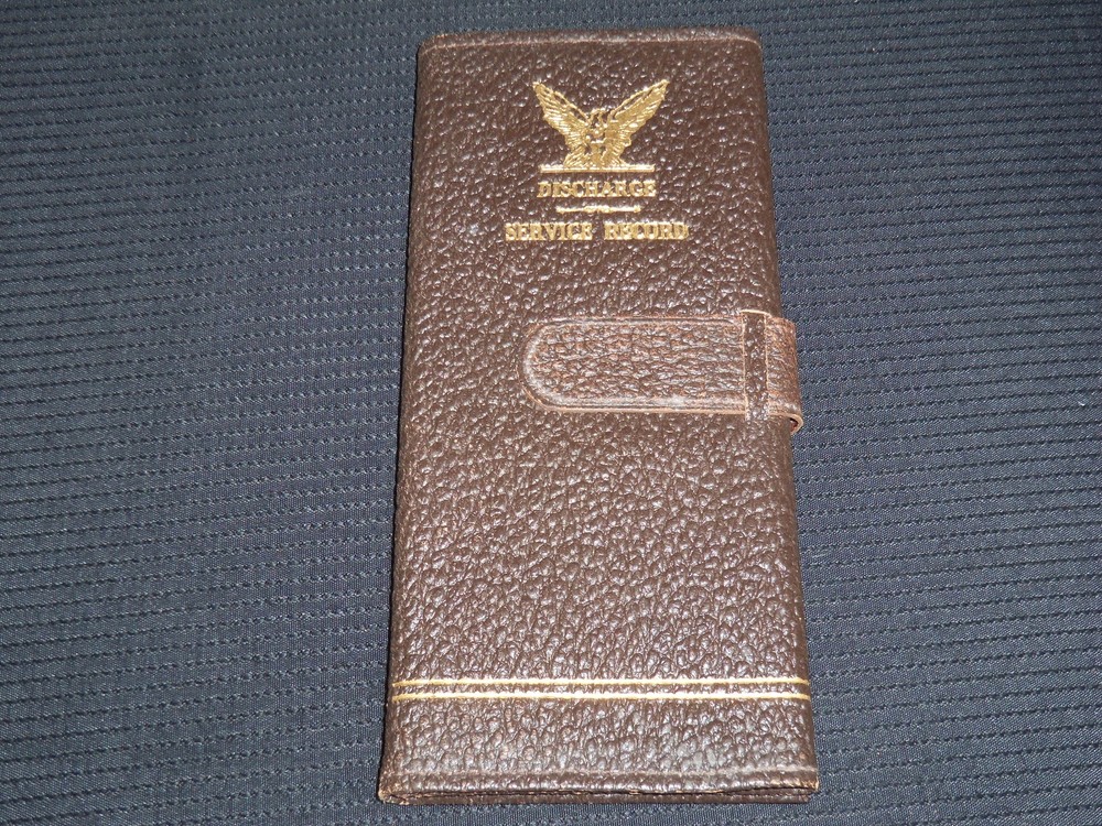 1943 BERKSHIRE KNITTING MILLS DISCHARGE SERVICE RECORD CASE - K 81