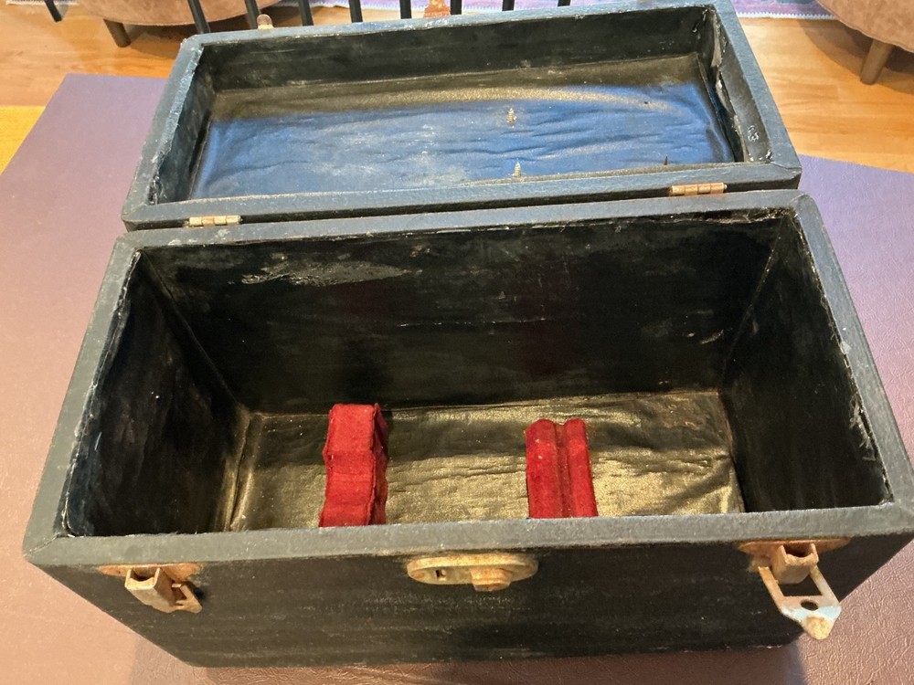 GRAF APSCO MICROSCOPE. 3 OBJECTIVES. WITH CASE.