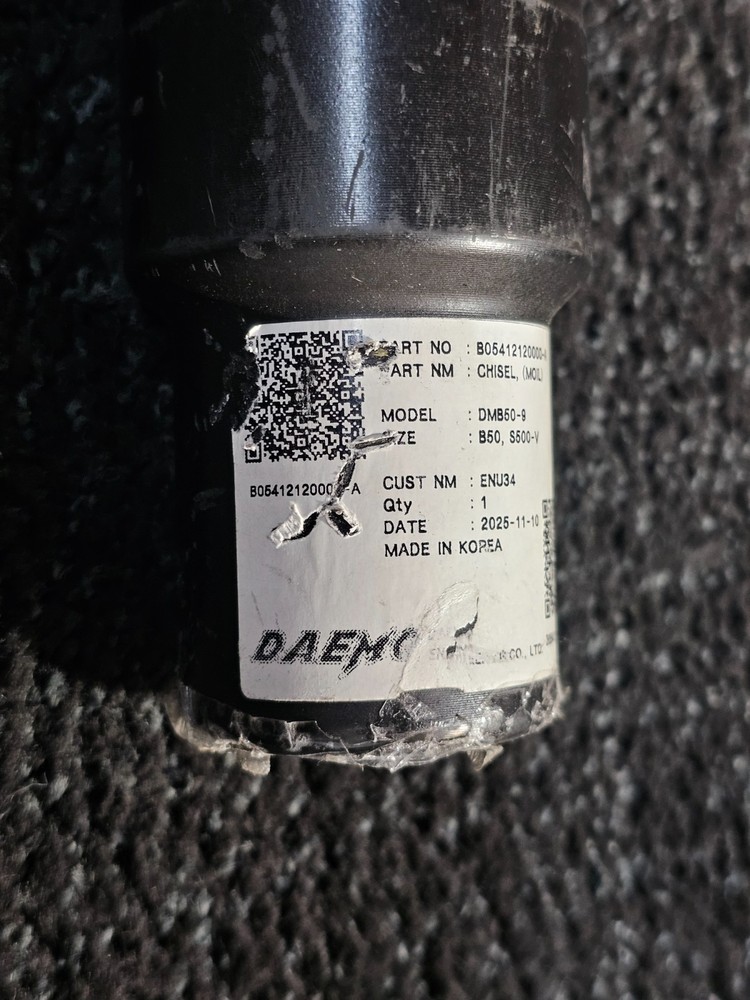 Daemo B05412120000-A DMB50-9 Chisel Moil Hammer Tip, 28.5" x 2.7" Black