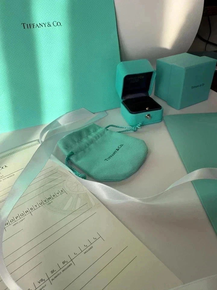 100% Authentic Tiffany & Co Engagement Ring Box + Outer Box+Ribbon