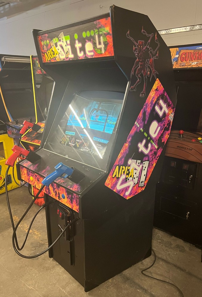 SITE 4 ARCADE MACHINE by ATARI 1998 (AREA 51)