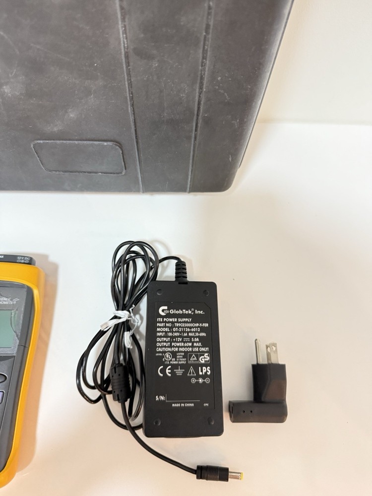 FLUKE 1523 REFERENCE THERMOMETER W/ PROBE & CASE (CALIBRATED 2023) TESTED