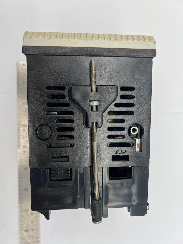 ABB COMMANDER 250 PROCESS TEMPERATURE CONTROLLER C250/0100/STD ENGLAND UK