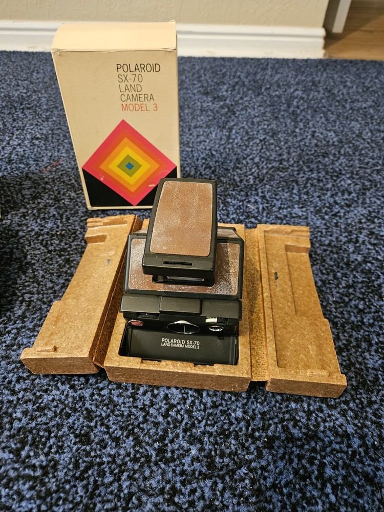 Polaroid SX-70 Land Camera Model 3 & Polaroid Pronto! B Untested