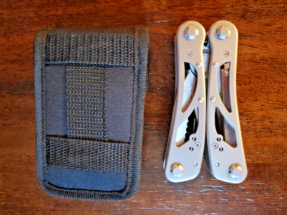 Duluth Trading Co 2CR Stainless Multi Tool Folding with case