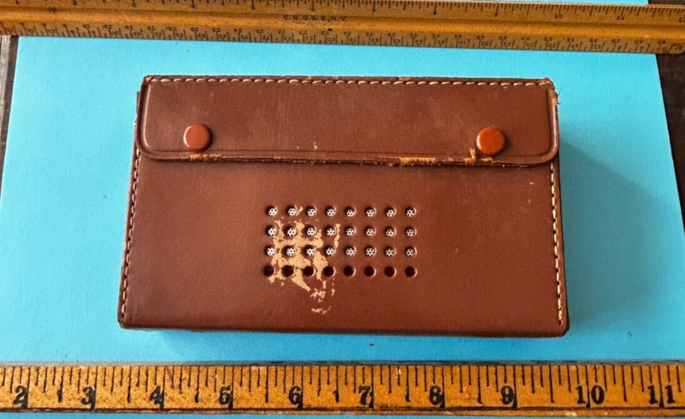 Vintage Hitachi TH-759 AM Transistor Radio