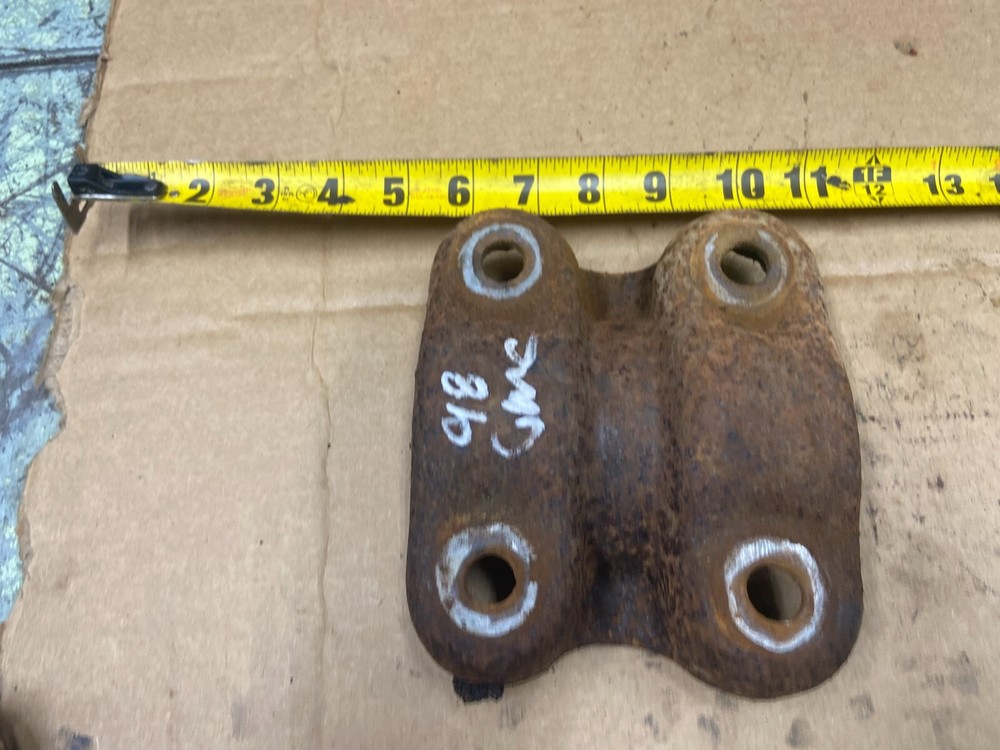 1996-1999 GMC EX.CAB REAR LEAF SPRING SADDLE