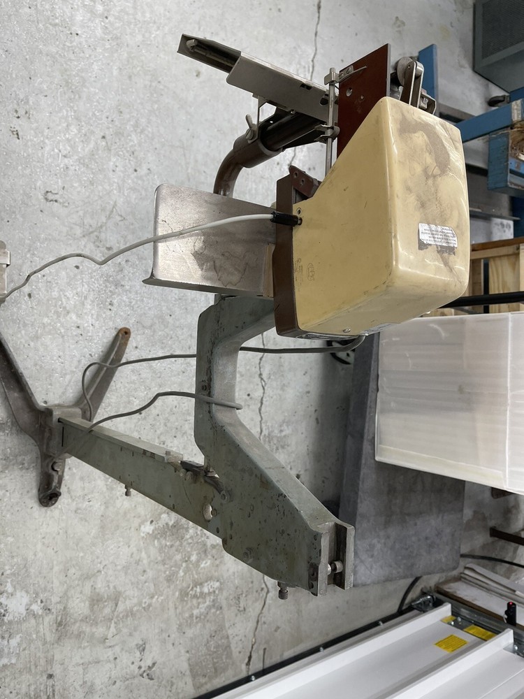 Electric Foot Operated Floor Standing Stitcher