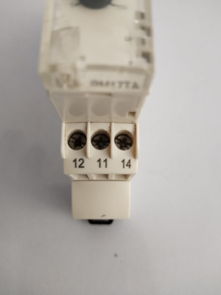 SCHNEIDER RM17TA00 ELECTRONIC TIMER VOLTAGE 220VAC FREE FAST SHIPPING