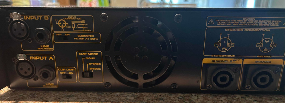 Tapco Juice Model J-2500 Power Amplifier
