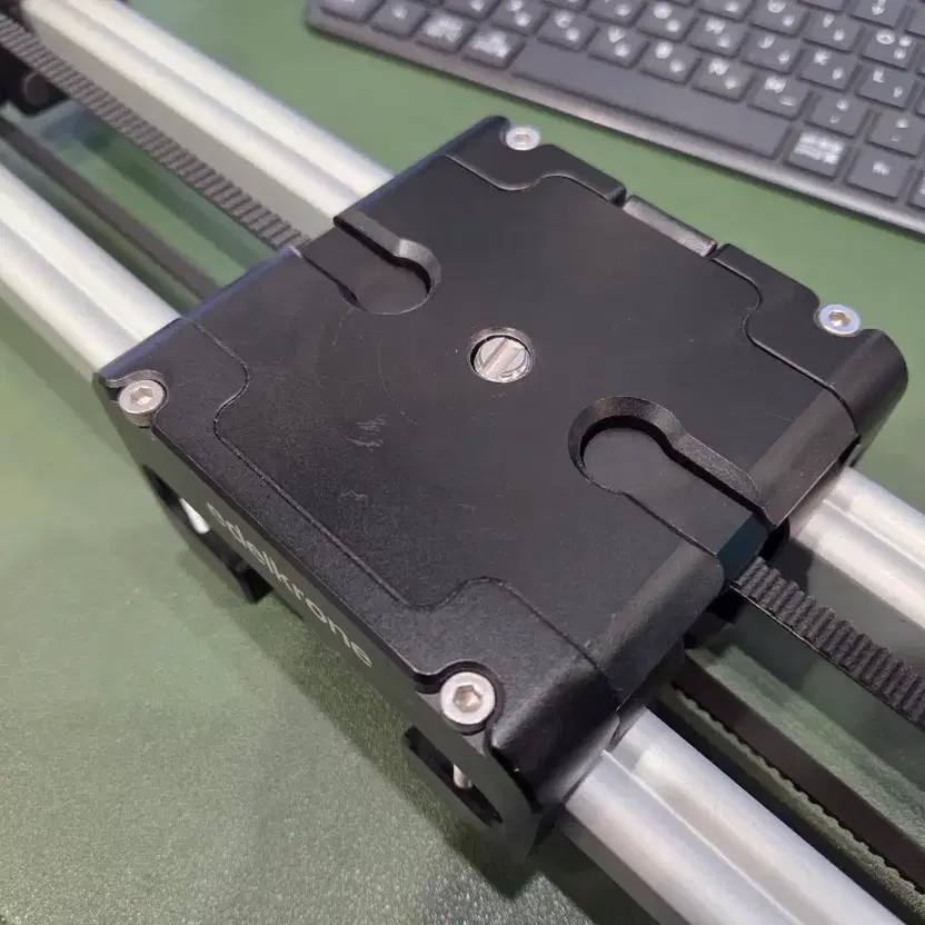 Edelkrone Slider Plus Middle V4 Camera Dolly with Accessories