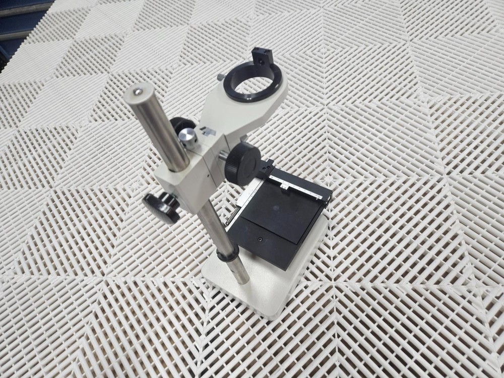 Keyence VH Microscope Stand with X-Y Table