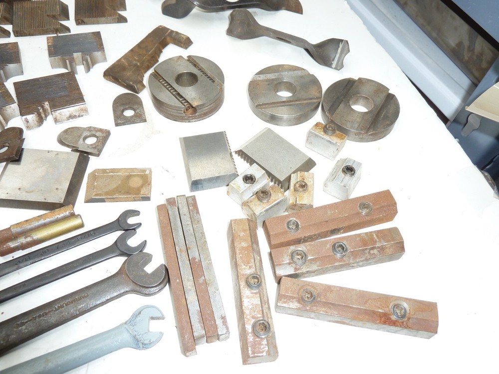 Wood carpenter machine shapes cutters