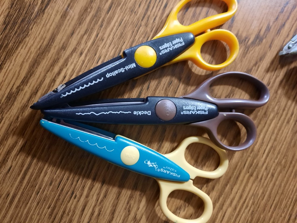 Scrapbooking Decorative Edge Scissors 9 Pr. Various Makes And Sizes