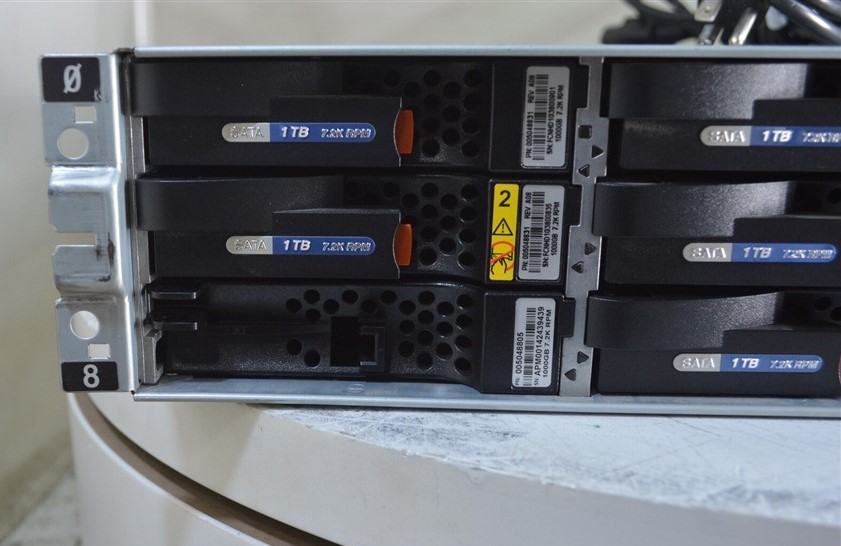 EMC2 MPE 12-Bay Dual Raid Controller Storage Array SEE NOTES