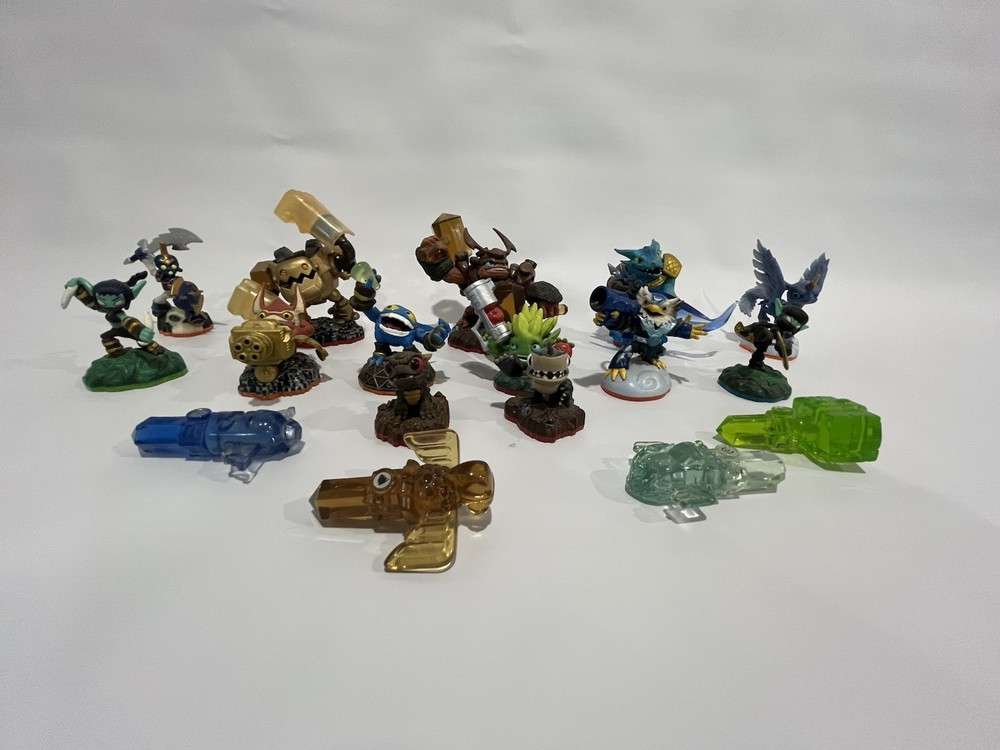 SKYLANDERS Lot of 13 Figures – Activision Mixed Series Characters Extras