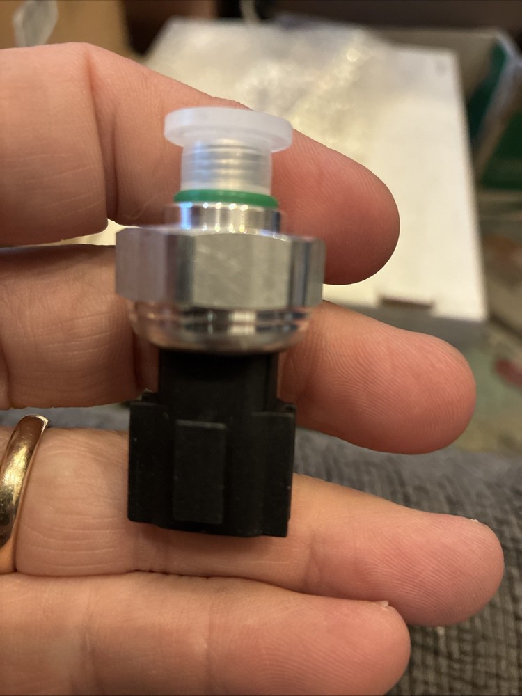 A/C Refrigerant Pressure Sensor CARQUEST ABA1011