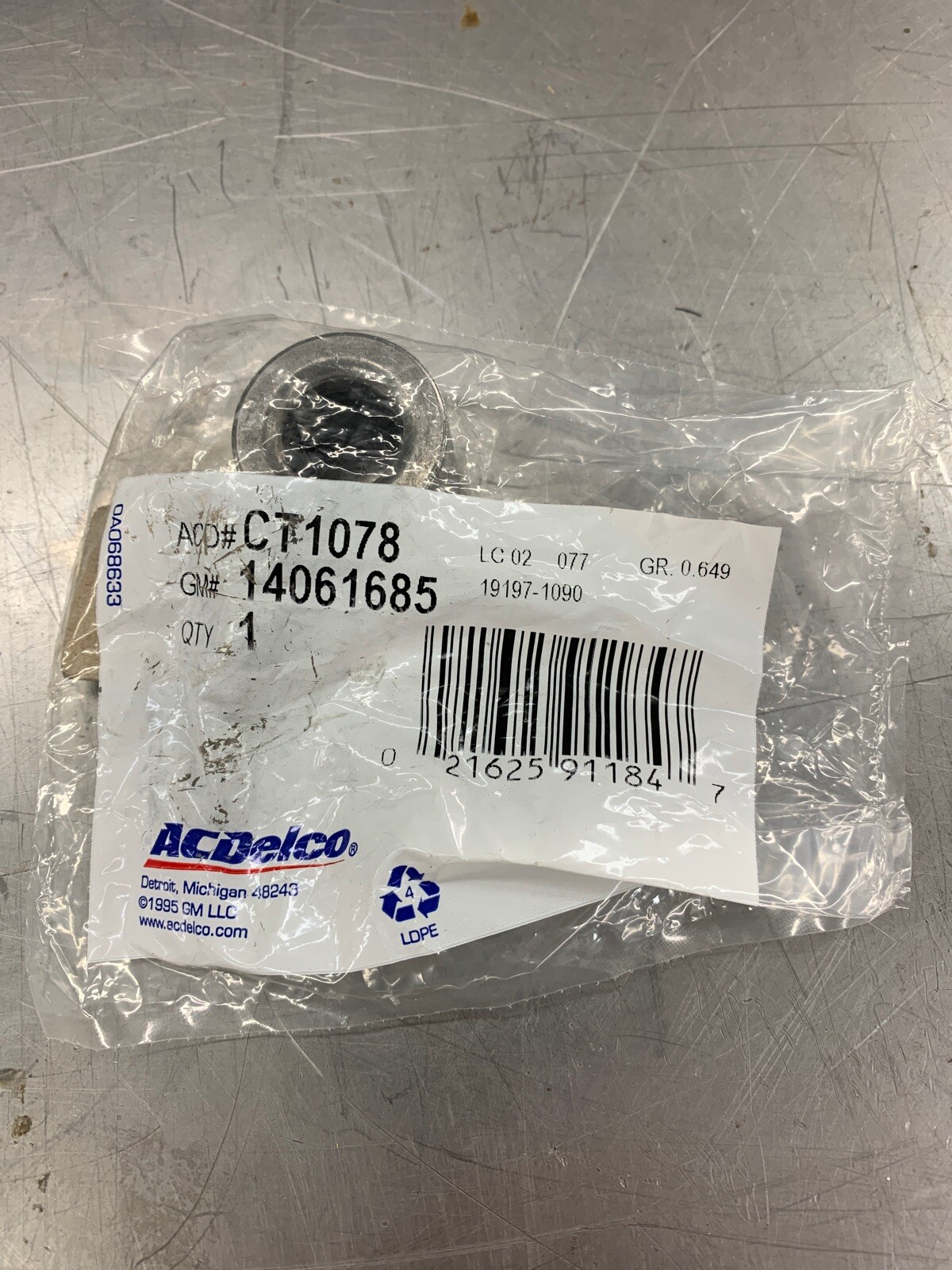 GM OEM-Clutch PILOT BEARINGl 14061685 (Needle bearings )