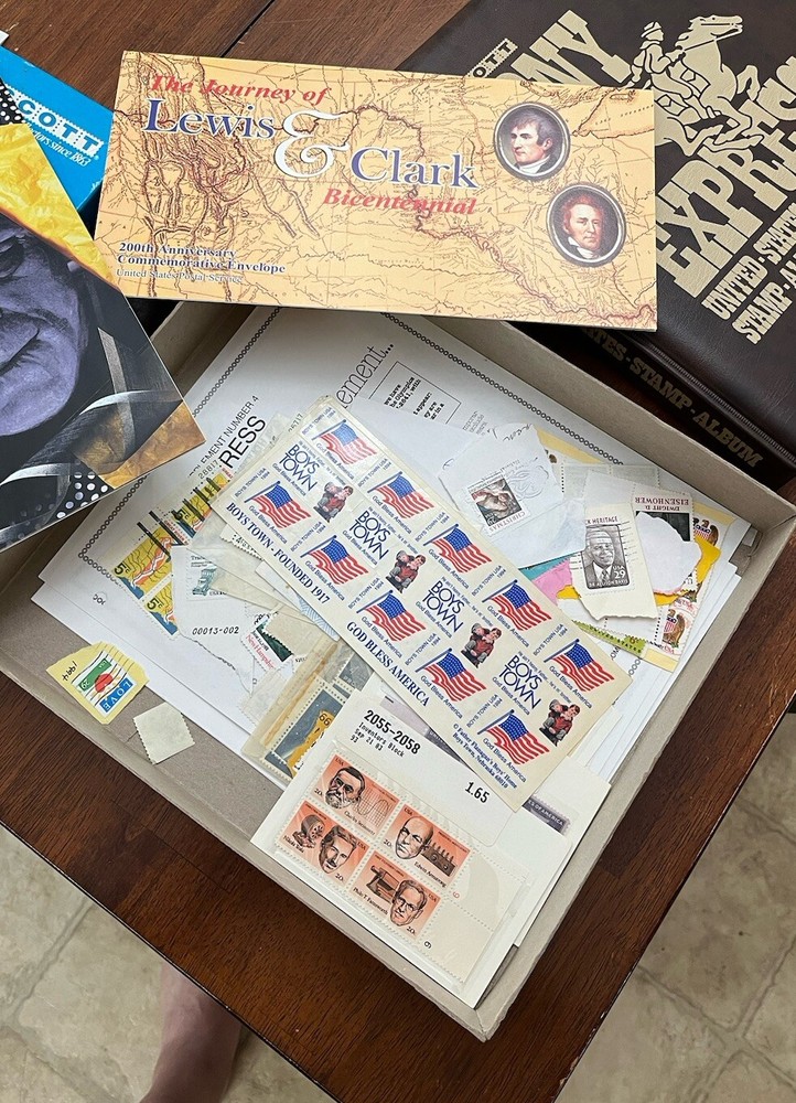 Scott Pony Express United States Stamp Album With 1500 Stamps In Original Box