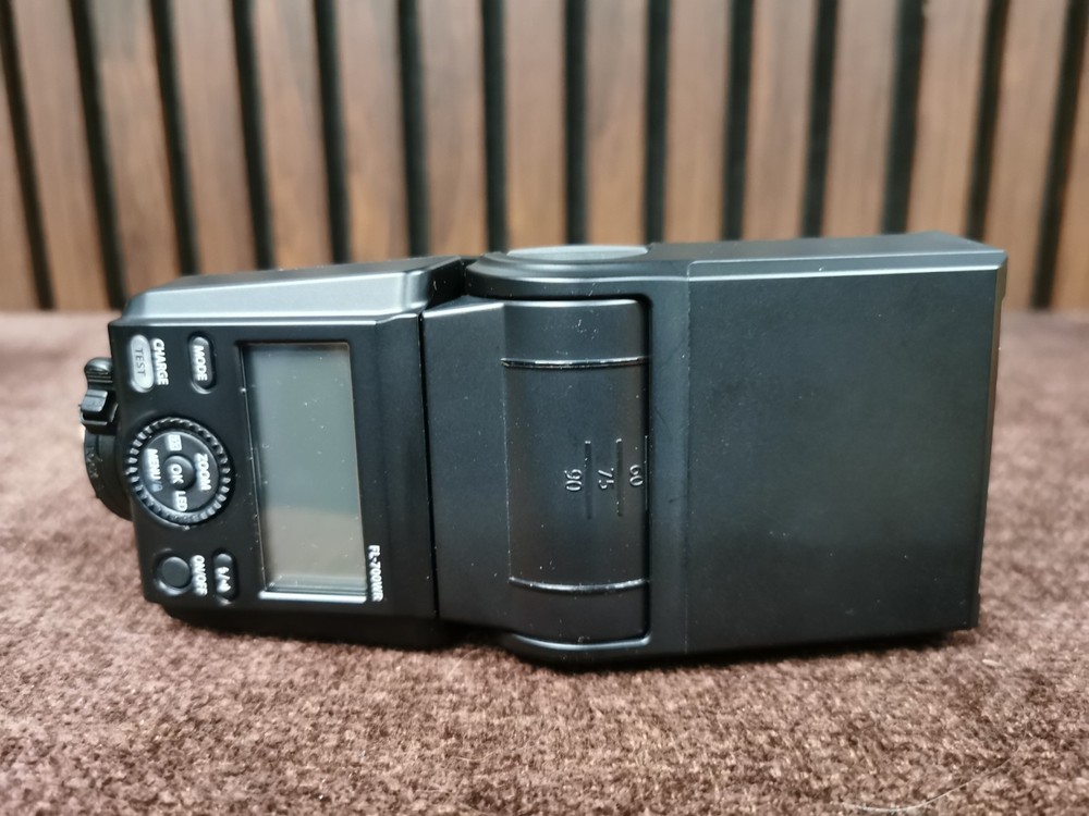 OM SYSTEM OLYMPUS FL-700WR Electronic Flash - MINT CONDITION