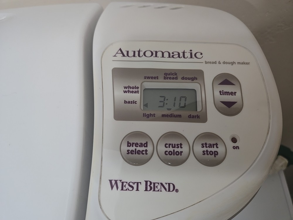 West Bend Automatic Bread & Dough Maker Model 41052 American Made 1999