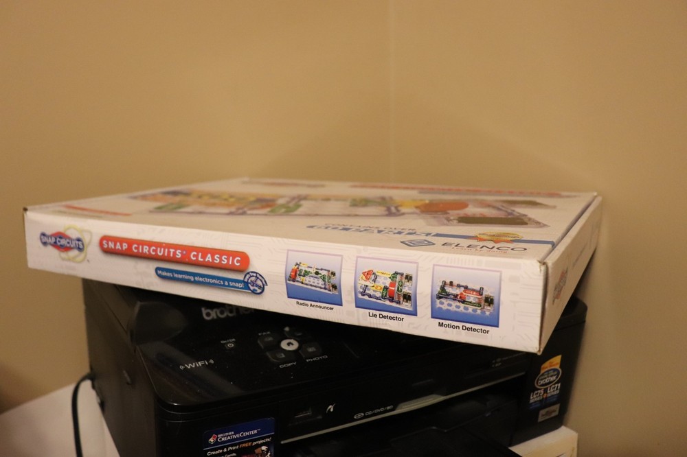 Snap Circuits Classic SC-300 Electronics Exploration Kit Over 300 Projects NEW