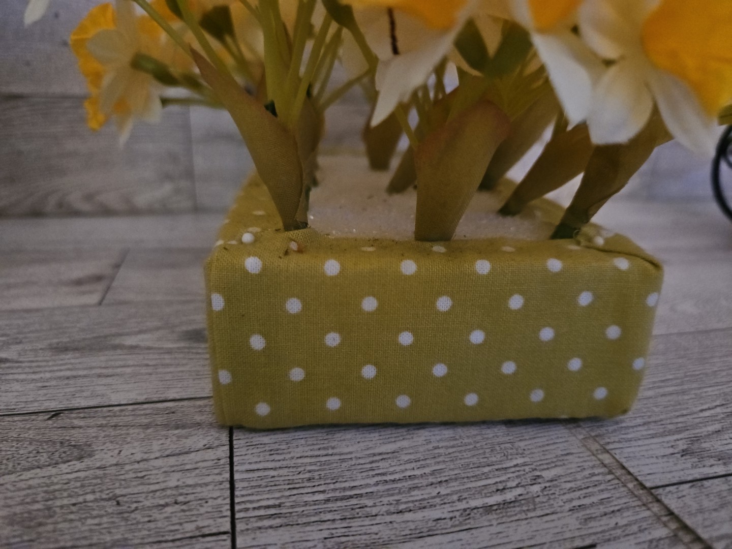 Byers Choice Caroler Signed Lady 15" Tall Daffodils Metal Cart Spring Easter