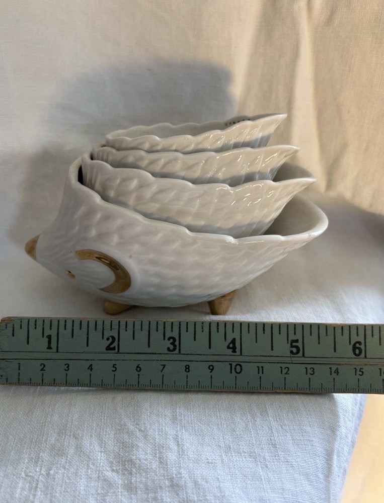 Anthropologie Hedgehog Measuring Cups Stackable Nesting Ceramic White & Gold