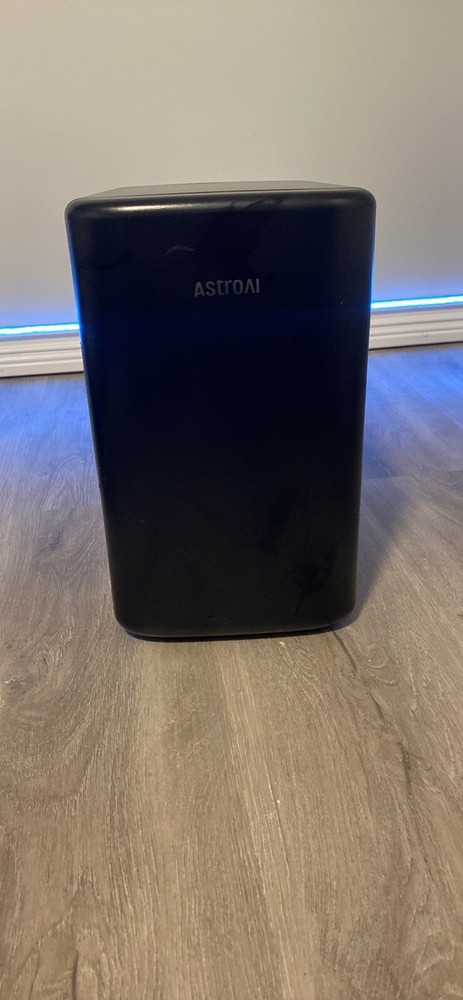 Mini Fridge, super cold and small, holds a lot