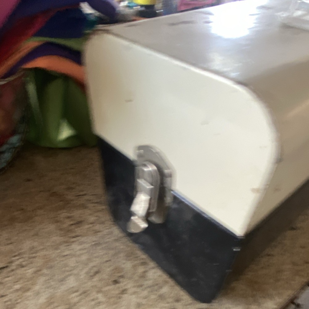 Studio Continuous Lighting Unit, 3 Bulbs, Black/White, AC-Powered, Carry Case