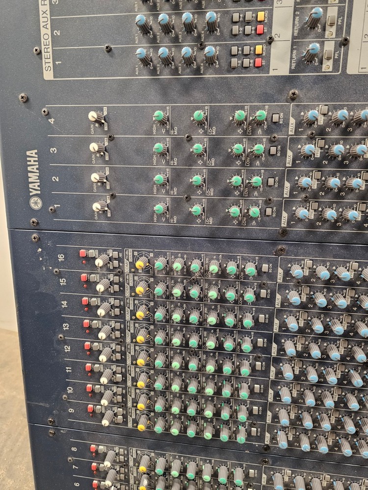 Yamaha IM8-32 Sound Reinforcement Console