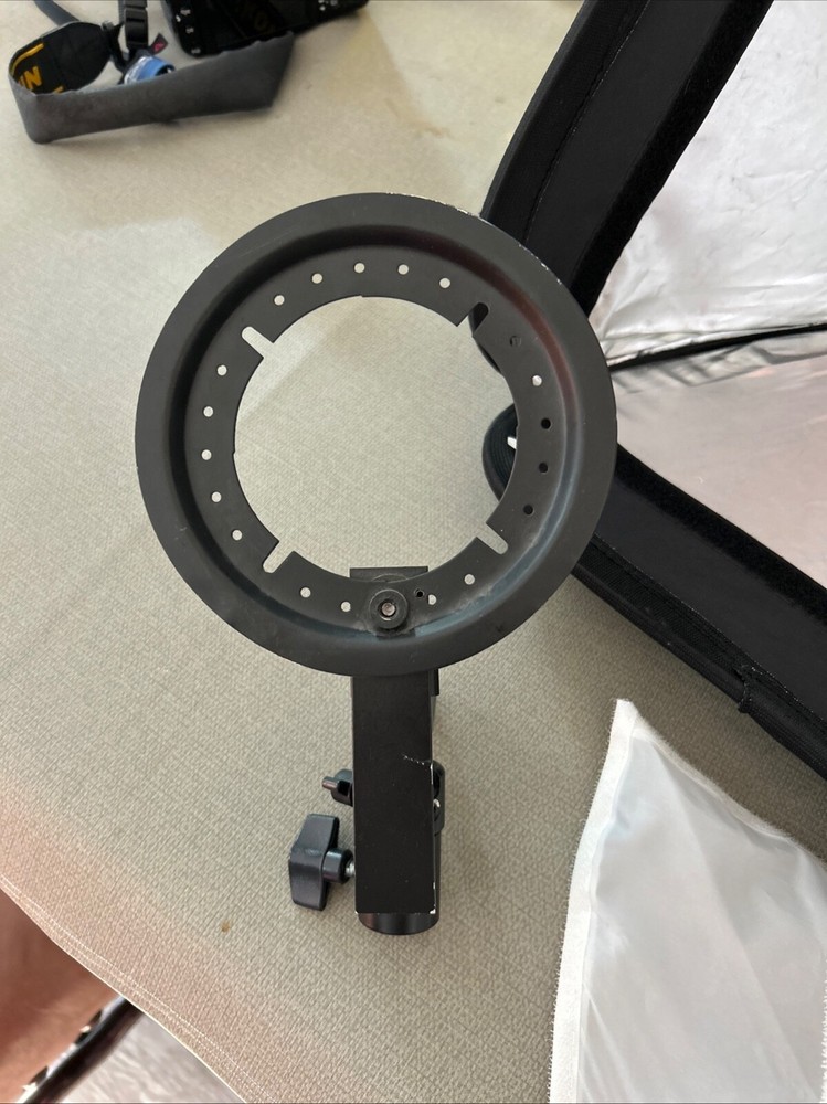 Flash Soft box w/ Hot shoe mount-24"square with relective & soft white-foldable