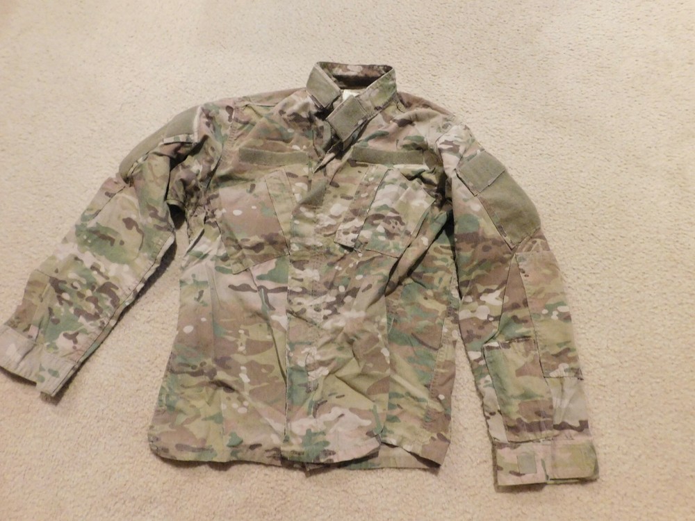 US ARMY  MULTICAM FLAME RESISTANT TOP COAT SIZE MEDIUM - REG