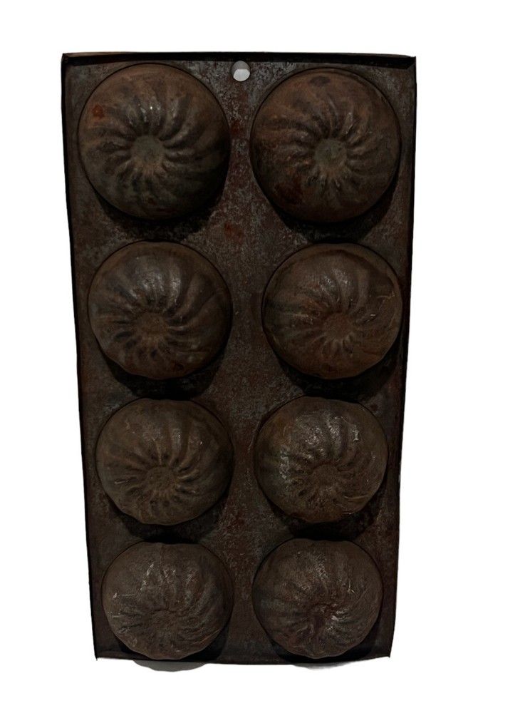 Vintage Swirled Muffin Pan 8 Count