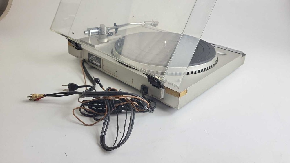 JVC Turntable QL-A5 Quartz Lock Direct Drive Auto-Return System