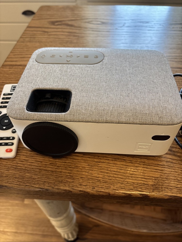 RCA RPJ143 480p LCD Projector White Medium Throw Ceiling Wired 480x320 Remote