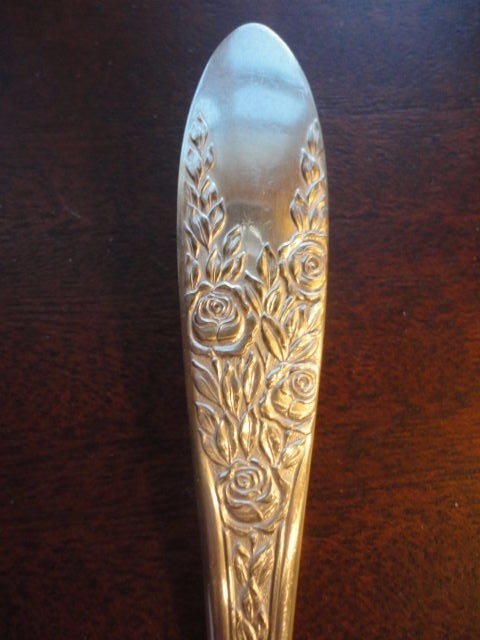 ROSE & LEAF # 1937 SILVERPLATE  NATIONAL SILVER CO FLATWARE GRILLE FORK 7-3/4"L