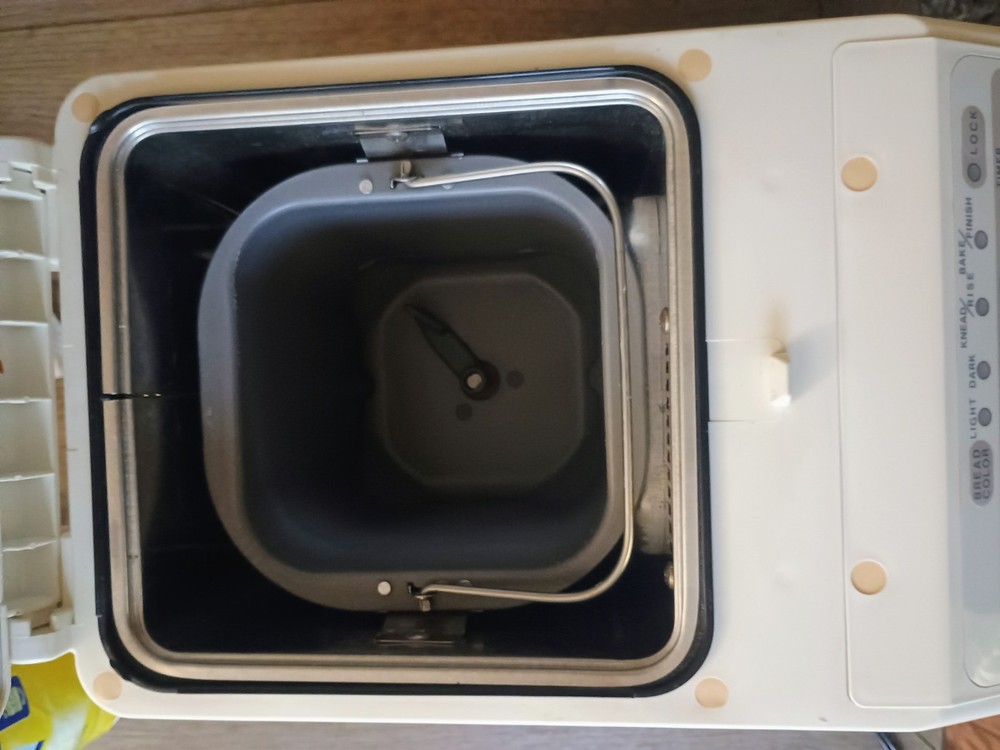 Hitachi HB-B101 Bread Maker Machine Home Bakery