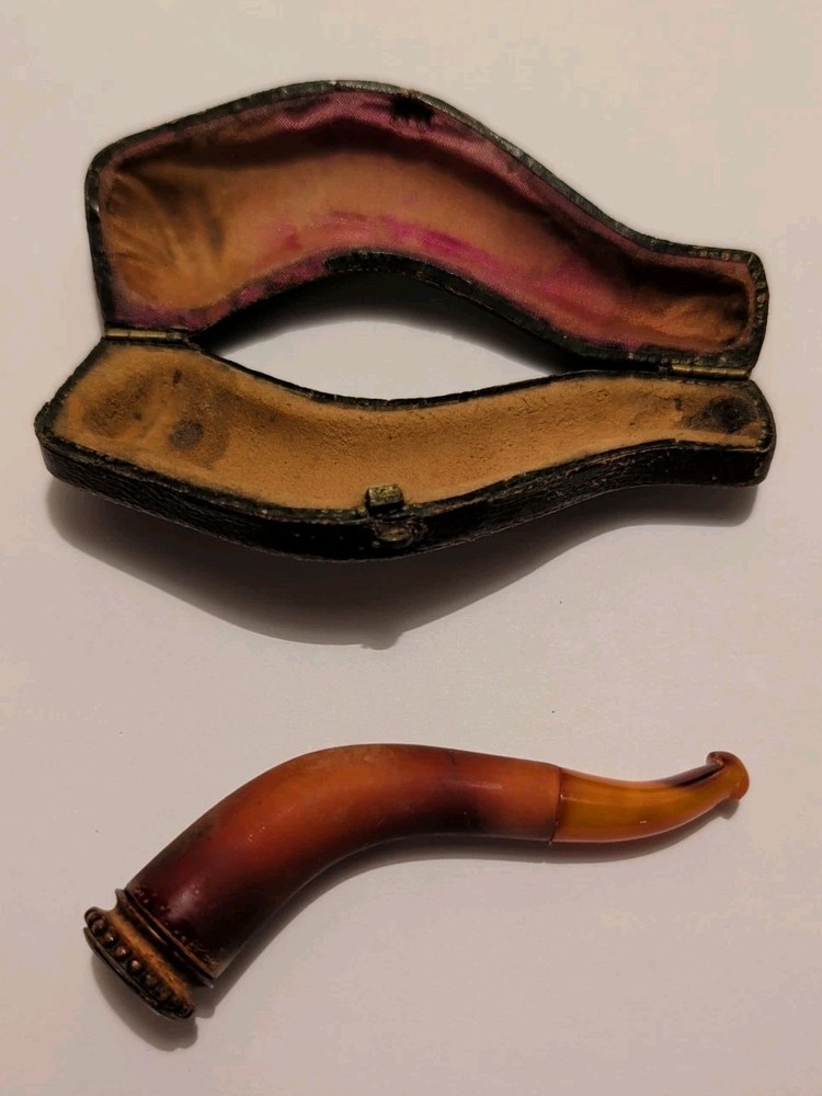 amber pipe Stem sherlock holmes? With Case