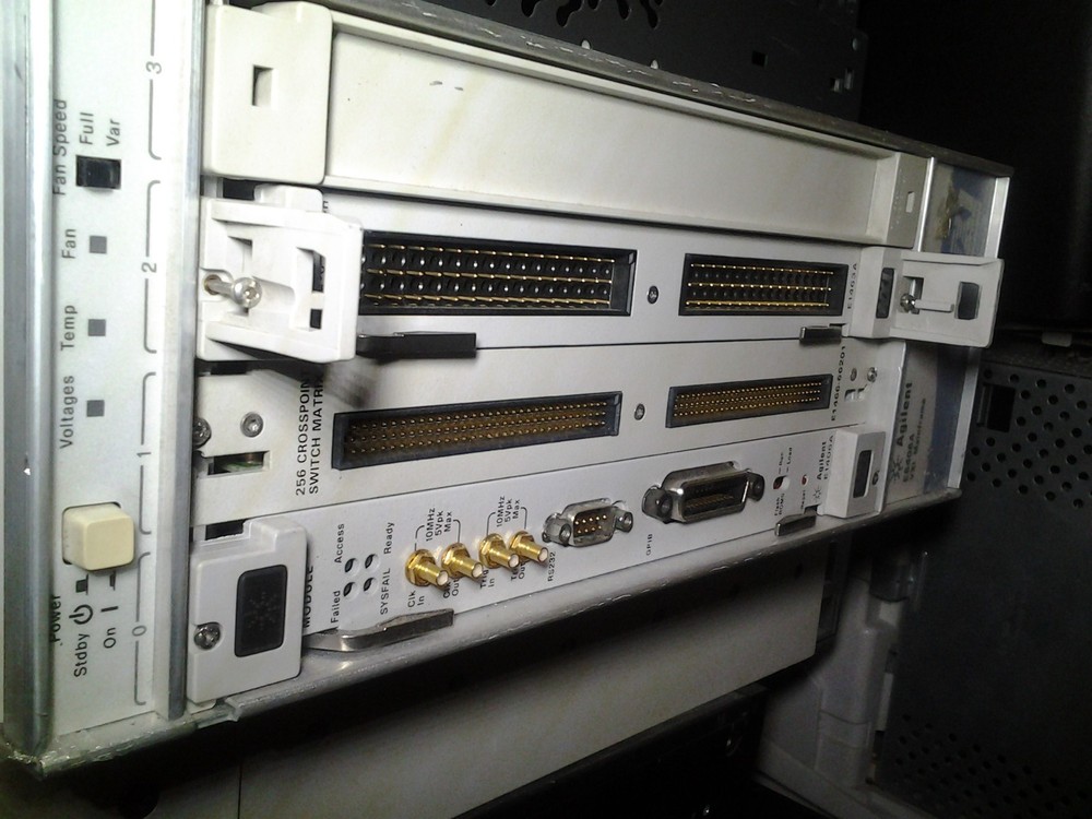 AGILENT E8408A VXI MAINFRAME E1406A , e1466-66201 , E1463A test equipment SHIPPI