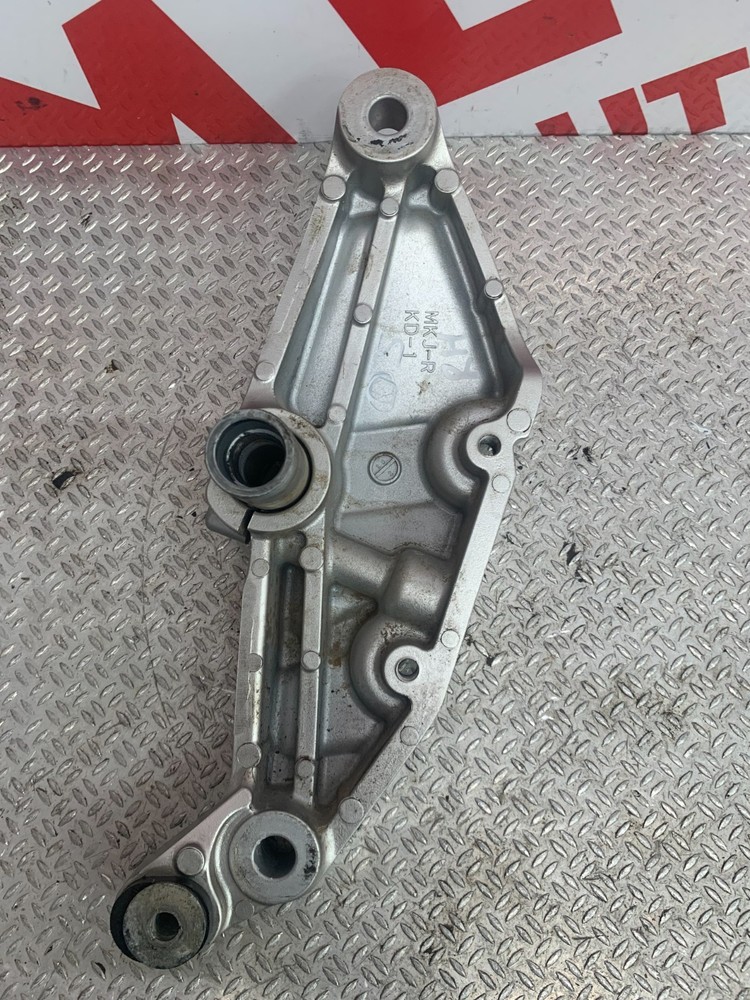 2018 HONDA CB1000R RH SIDE BRACKET SILVER SUPPORT BRACKET RH SIDE REF A017