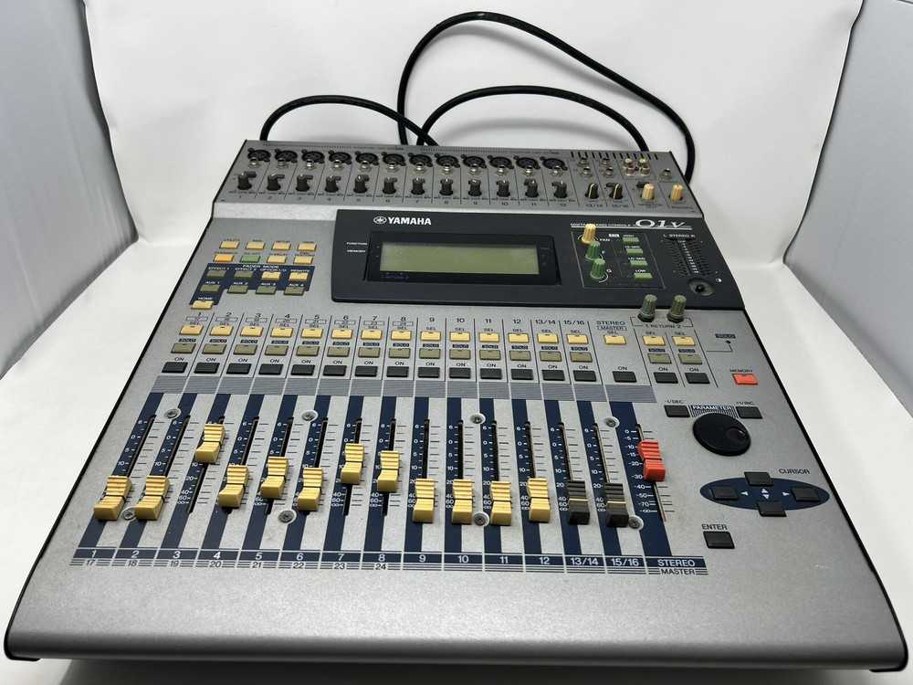 YAMAHA Mixer 01V Digital Mixing Console