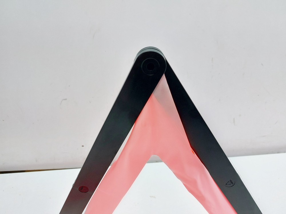 MG HS HIGH VISIBILITY WARNING TRIANGLE 2020 10477670