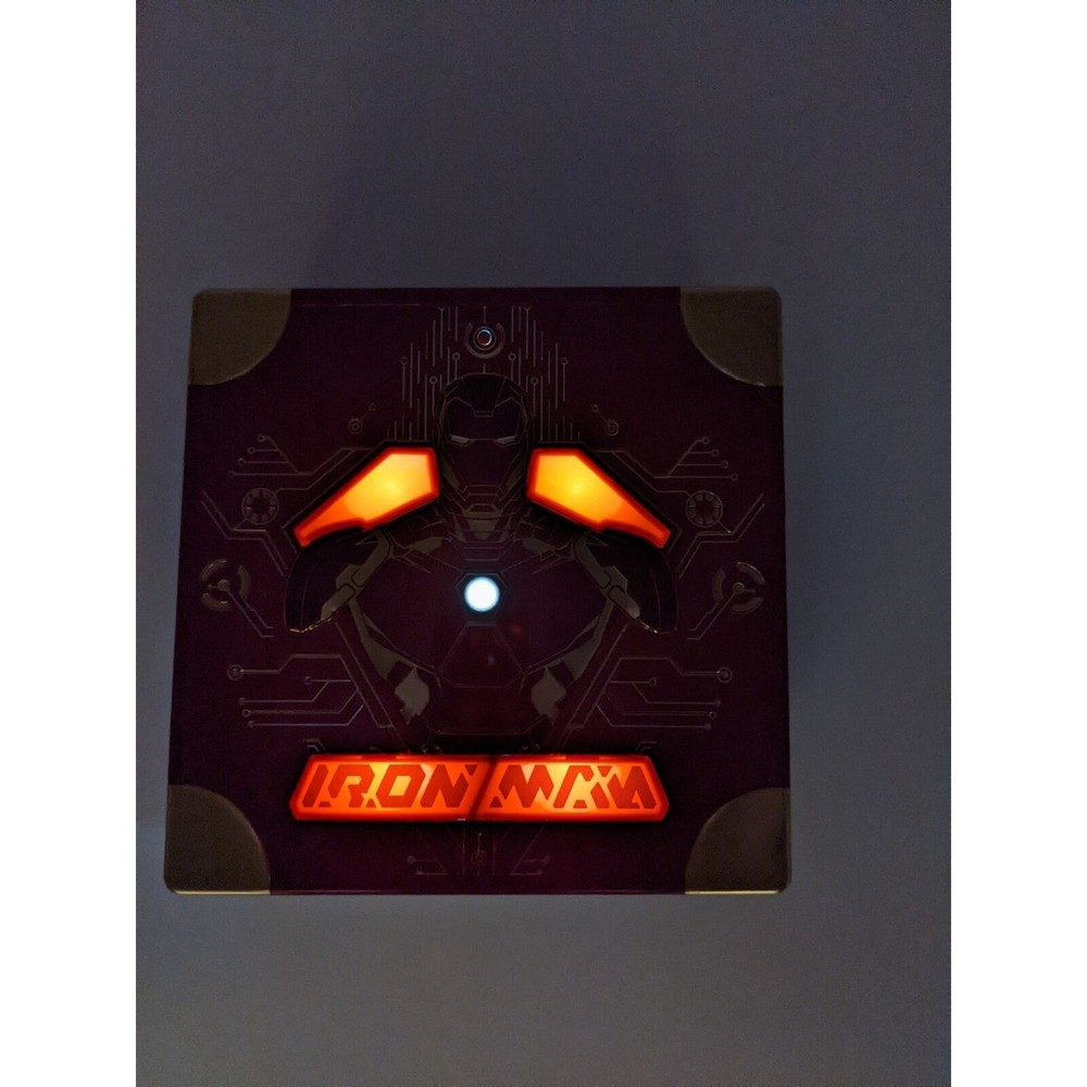 Marvel - Iron Man Limited Edition Light Up Tin