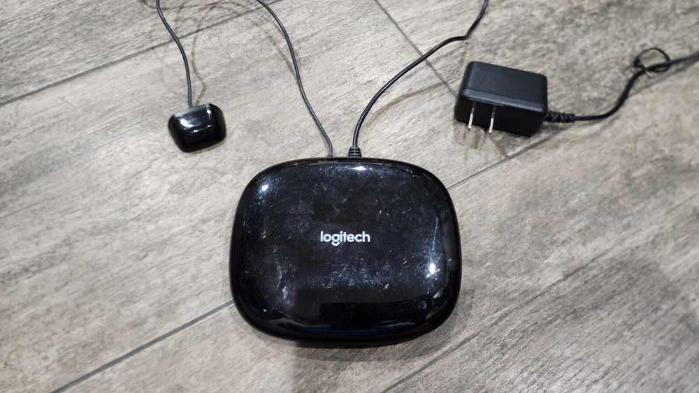 LOGITECH HARMONY SMART HUB - Model O-R0004 (Power Supply & Transmitter)