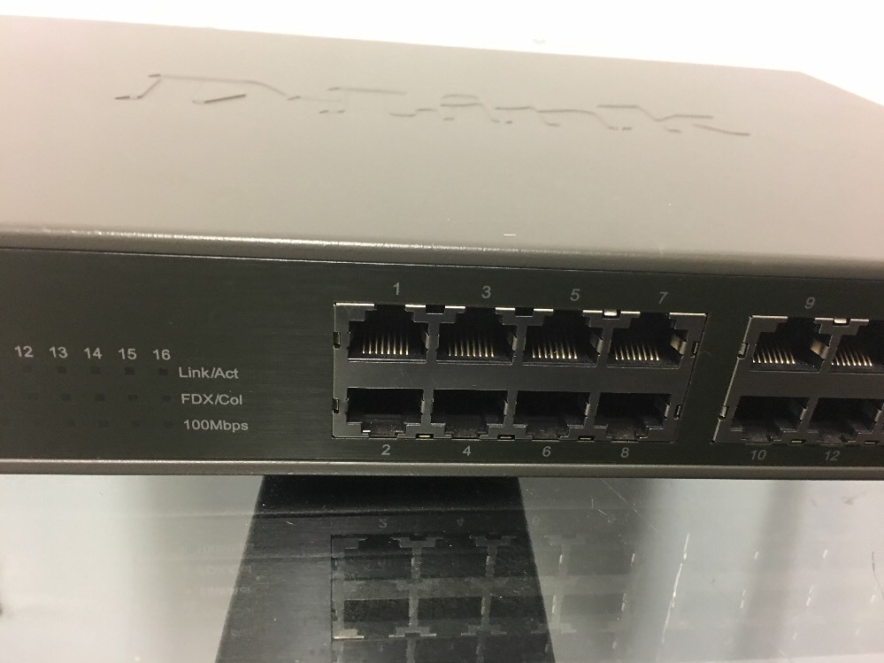 D-Link DSS-16 Express EtherNetwork 16-Port Switch Untested