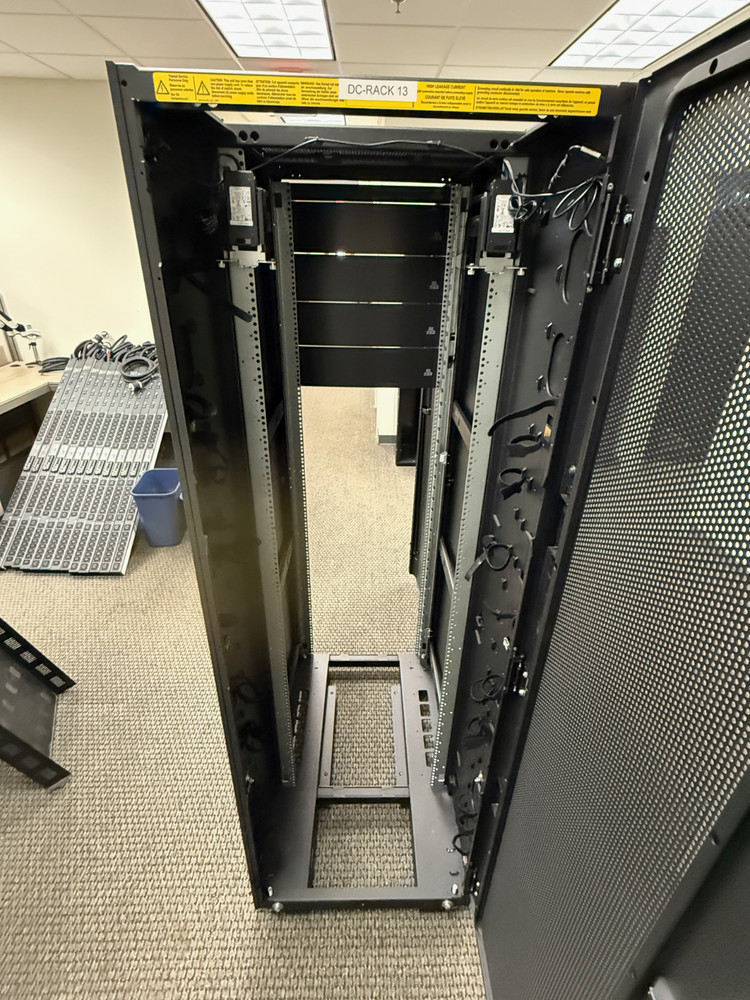 Dell EMC UNITY 40U Server Rack