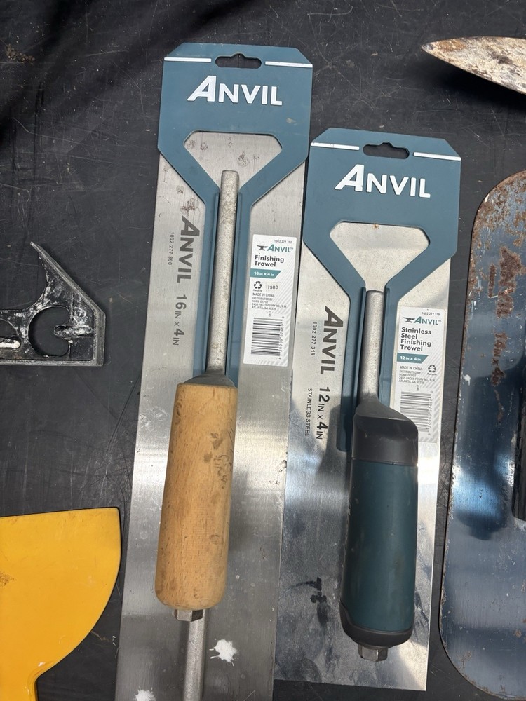 Lot of 12 Trowels Hand Tools