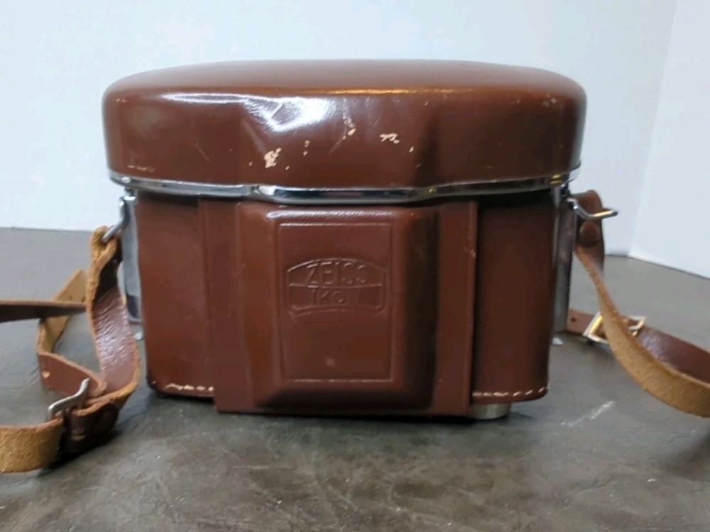 Zeiss Ikon Contessa - 35mm Rangefinder Camera With Case
