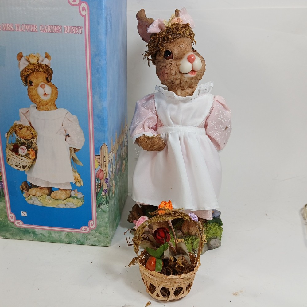 Mr. & Mrs. Flower Garden Bunny Rabbit Figurine Basket Ceramic Easter